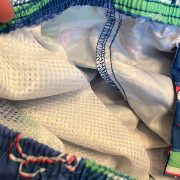 Vineyard Vines SMALL x 7” Lures Chappy swim trunks fly fishing board shorts EUC - Picture 8 of 10